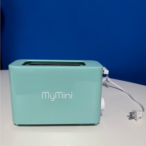 Nostalgia MyMini Single Slice Toaster - Picture 1 of 5
